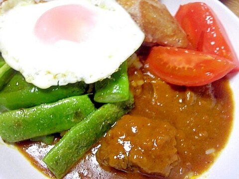 野菜と目玉焼きトッピングカレー